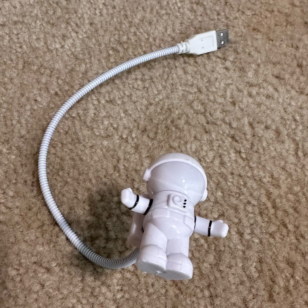 USB Astronaut LED Light Astronaut Night Light Creative Book Light Computer - Picture 2 of 2